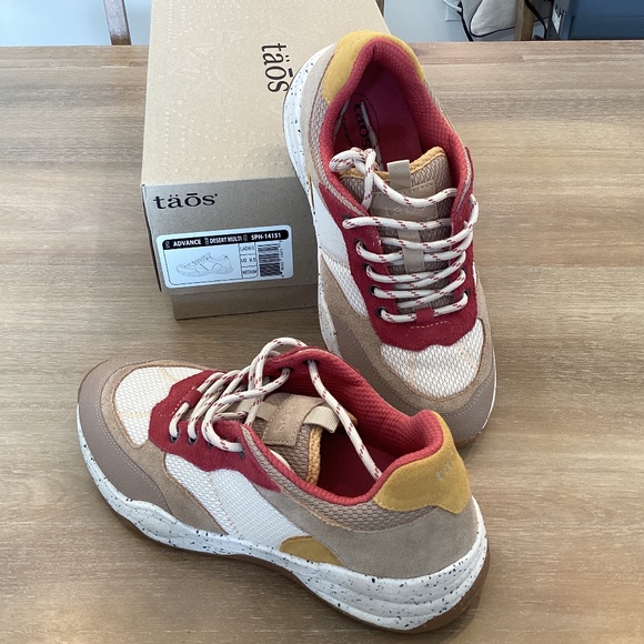 Taos Footwear Shoes - Womens Taos trail shoe ladies  9.5 M.       Style: ADVANCE, Color: DESERT MULTI